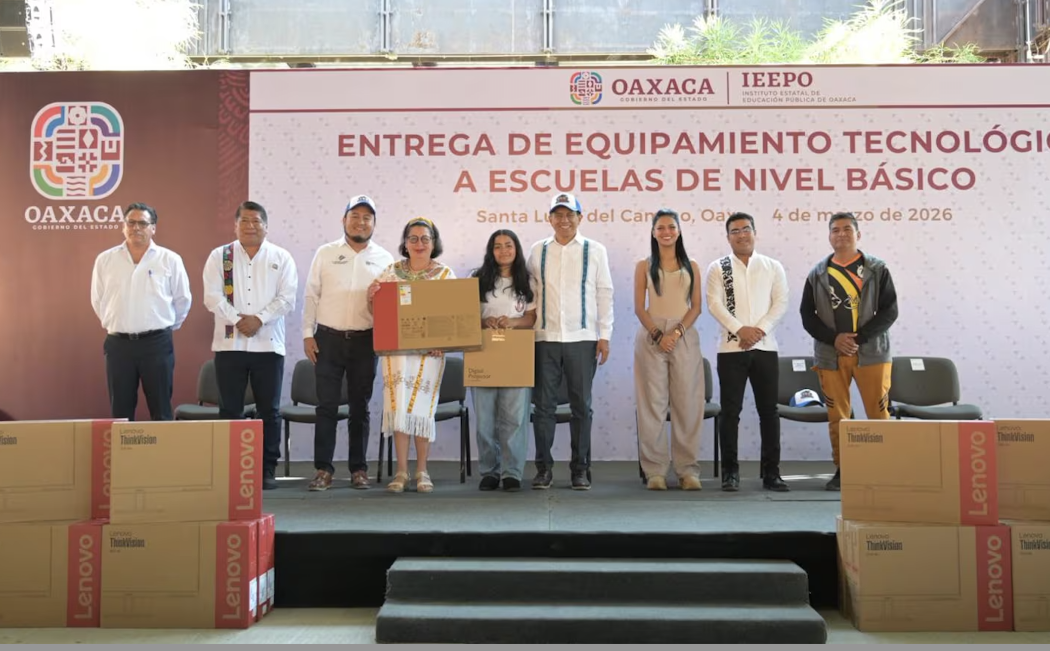 Salomón Jara Impulsa la Educación: 262 Escuelas en Oaxaca de Juárez Reciben Equipamiento Tecnológico