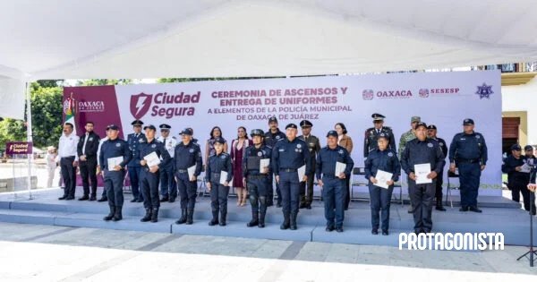 Ray Chagoya impulsa la dignificación policial en Oaxaca de Juárez con 27 ascensos y nuevos uniformes