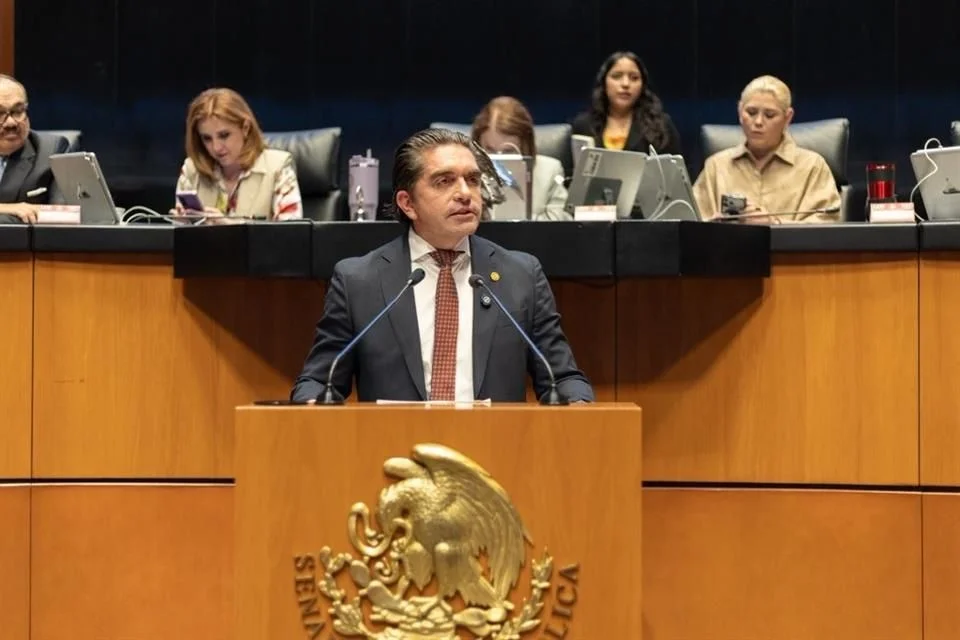 Senador de Morena amenaza a periodista de Televisa por reportar caso Julieta Ramírez en EE.UU.